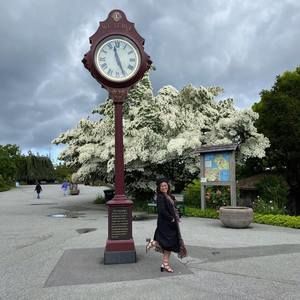 Meet your Posher, Divina